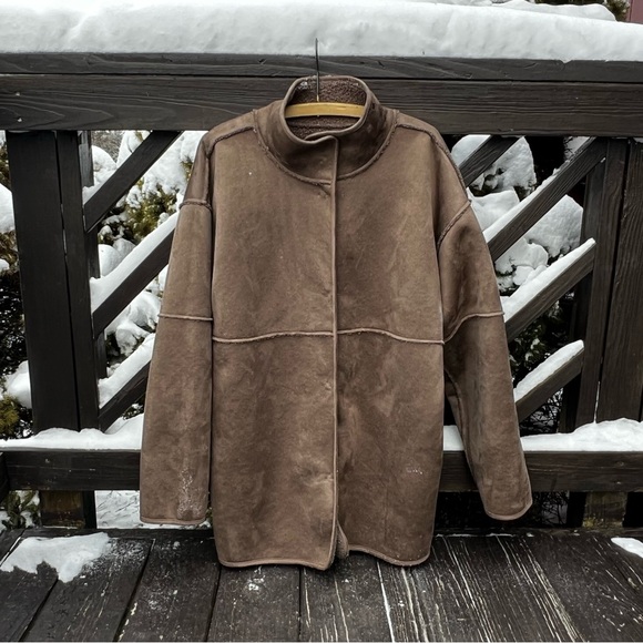Tribal reversible suede/Sherpa coat - Picture 5 of 5